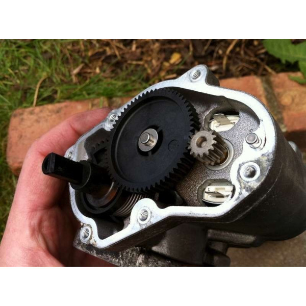 Шестірня в клапан EGR Opel Vivaro 7700107797 4430902 8200609274 8200507299 8200542997 8200229190